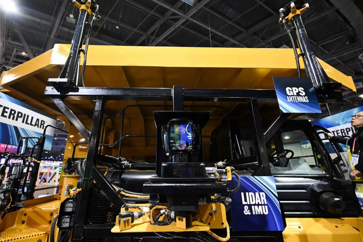 Caterpillar автоматизирует горнодобывающую технику