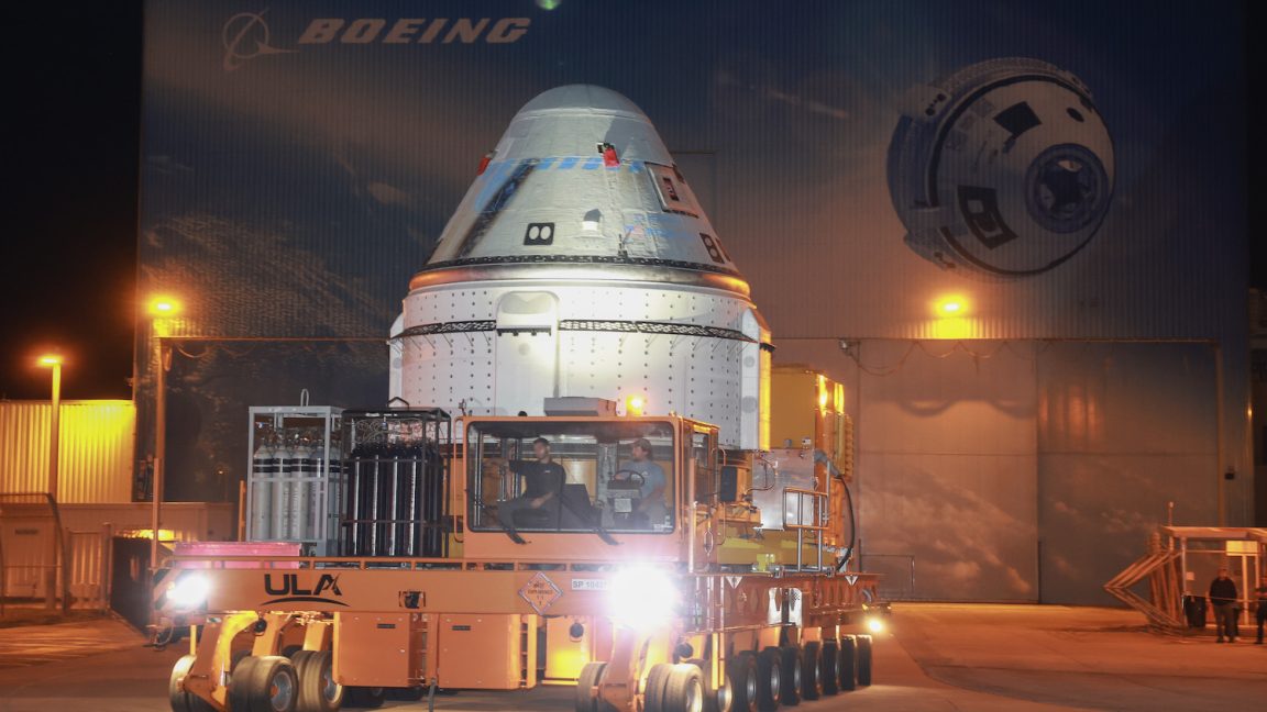 Космический корабль Starliner на орбите