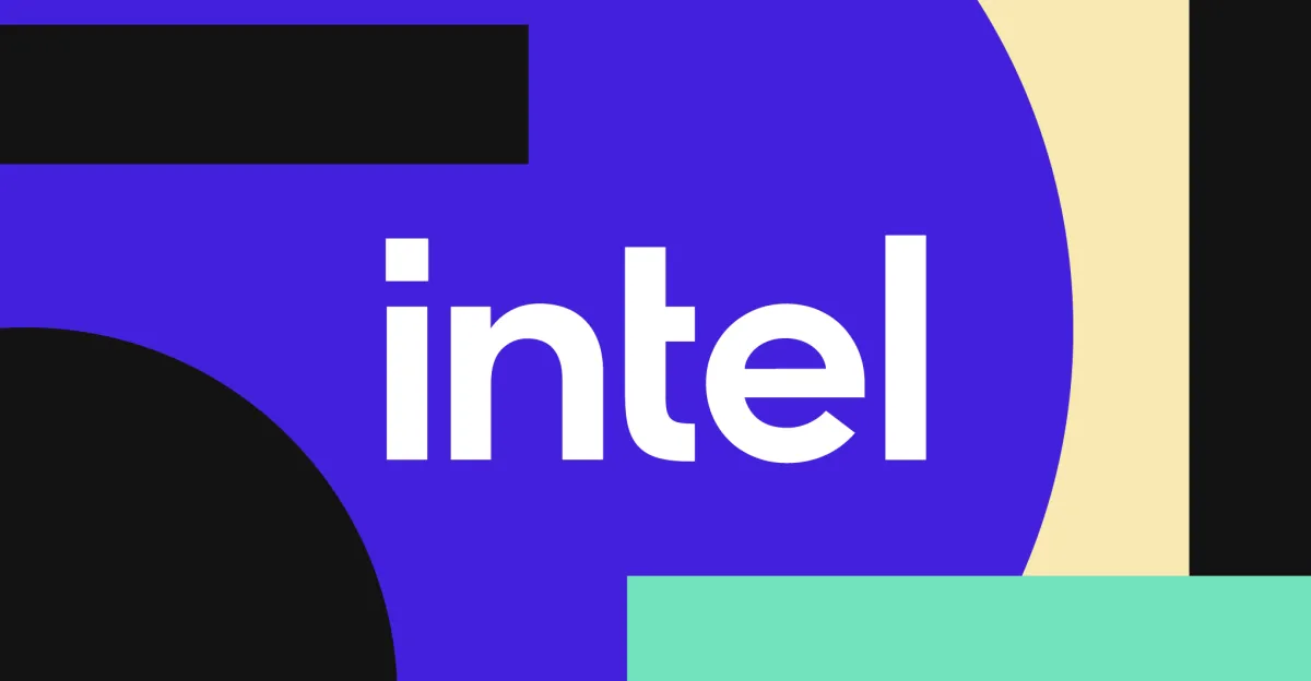 Логотип Intel на фоне процессора