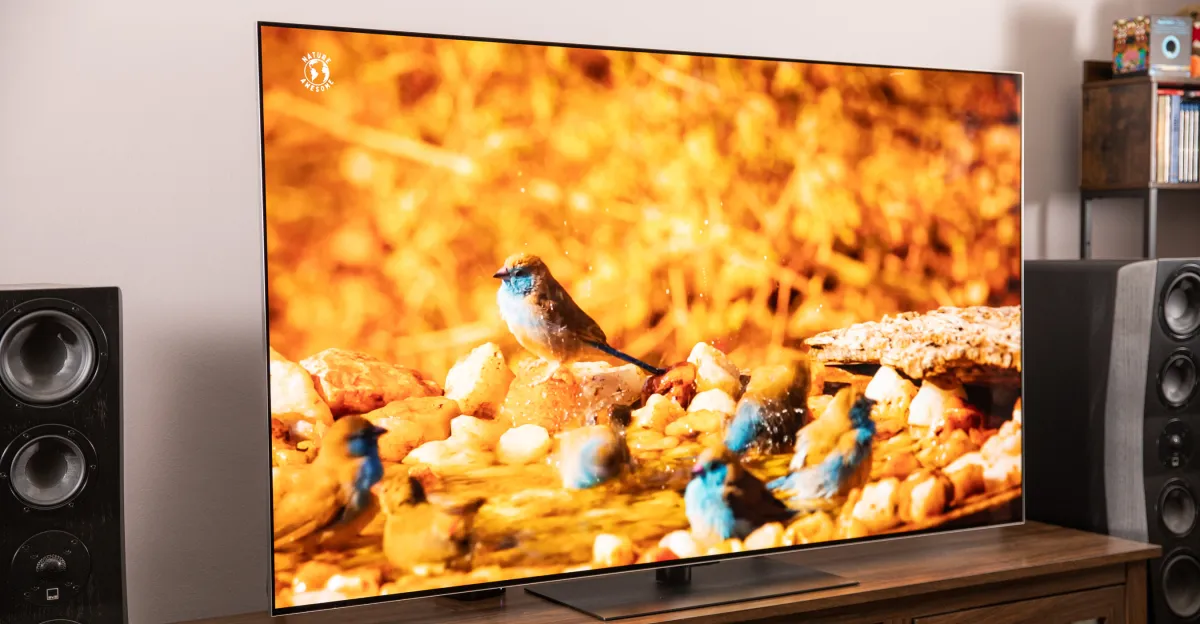 Смарт-телевизор LG в гостиной
