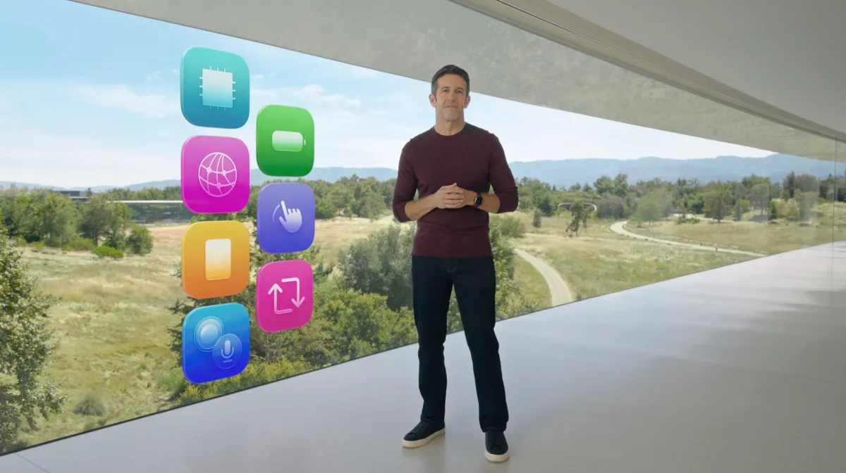 Джон Тернус, новый CEO Apple, выступает на презентации Surprise and Shine