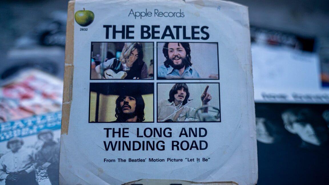 Иллюстрация к исследованию об отсылках к песням The Beatles в научных статьях