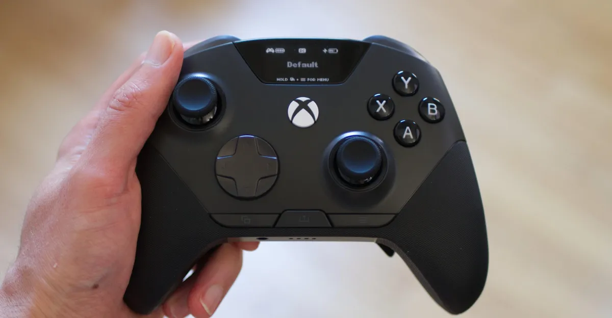 Беспроводной контроллер SteelSeries Aeon Pro для Xbox и PC с OLED-экраном и зарядной станцией