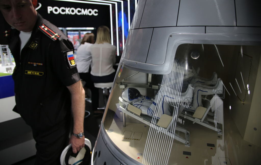 Иллюстрация российского перспективного пилотируемого корабля PTK NP, ранее известного как «Орёл»